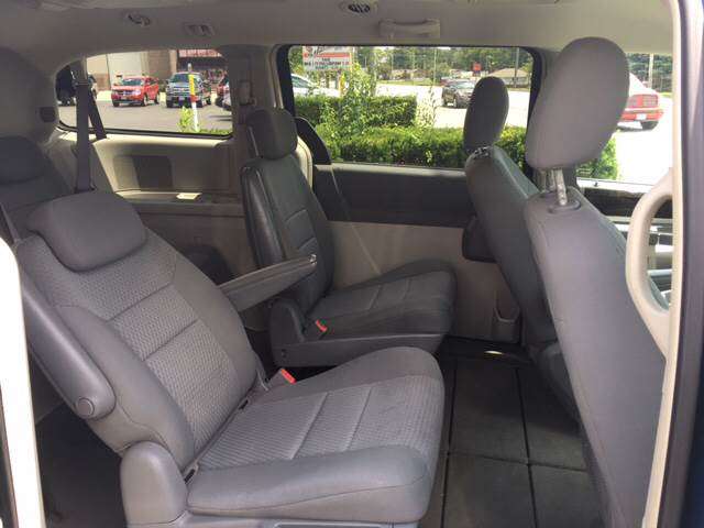 2010 Dodge Grand Caravan SXT 4dr Mini-Van